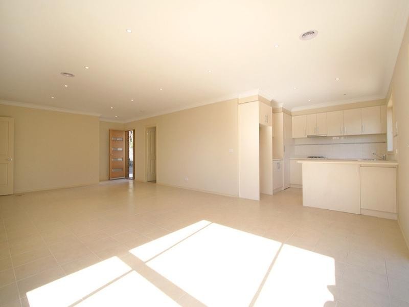 2/13 Parer Street, Oakleigh VIC 3166