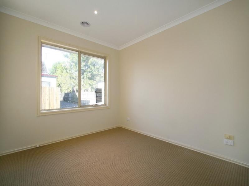 2/13 Parer Street, Oakleigh VIC 3166