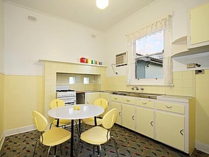 14 Eleebana Avenue, Hughesdale VIC 3166