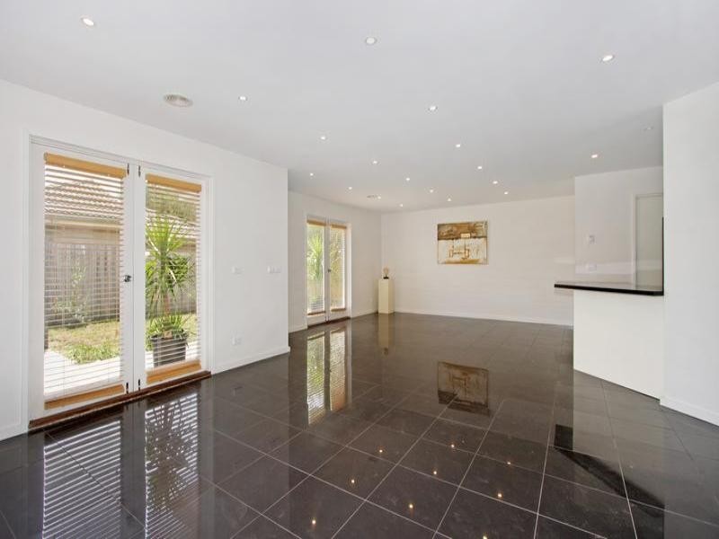 2/70 Harlington Street, Clayton VIC 3168