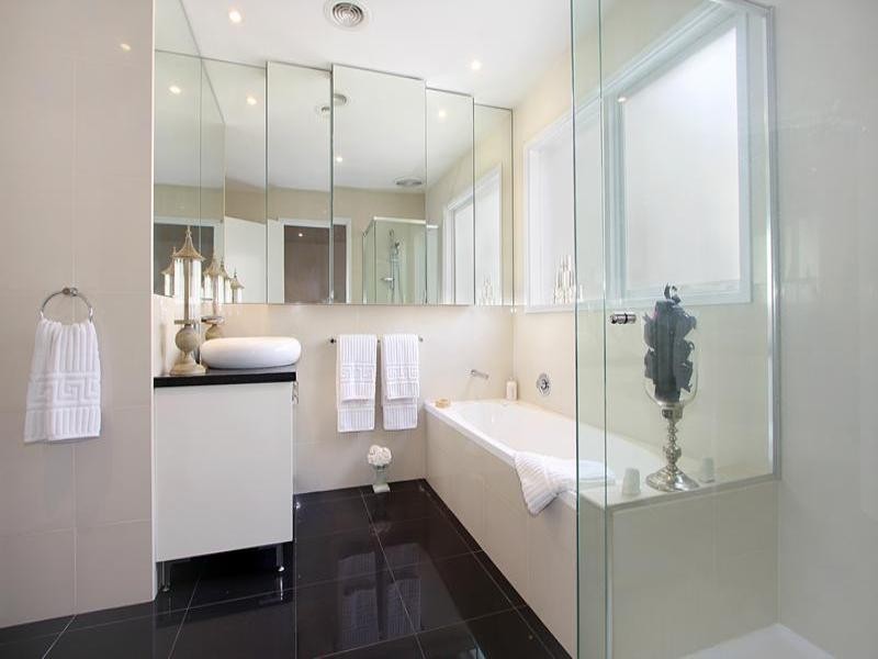 2/70 Harlington Street, Clayton VIC 3168