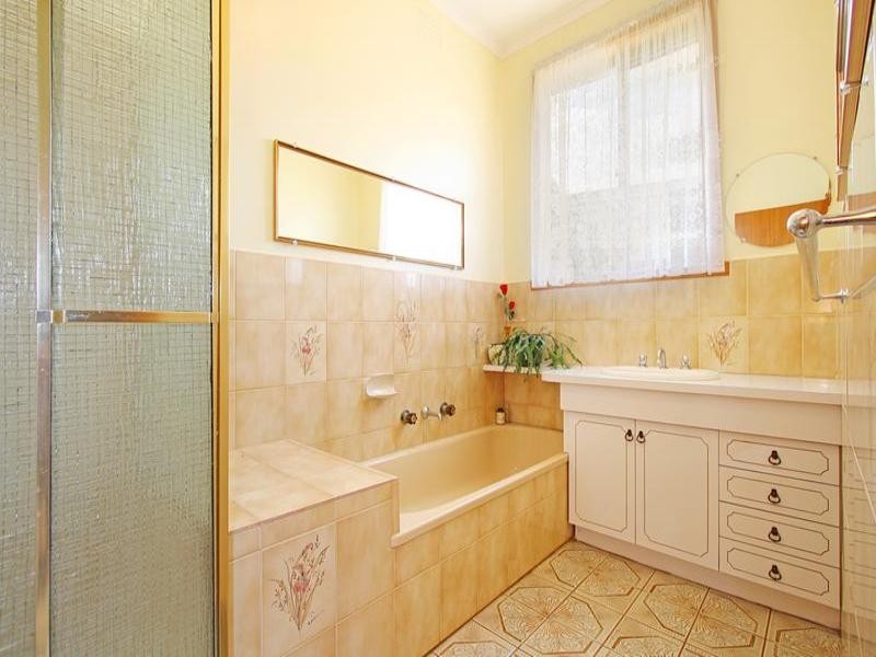 5 Mountbatten Court, Oakleigh East VIC 3166