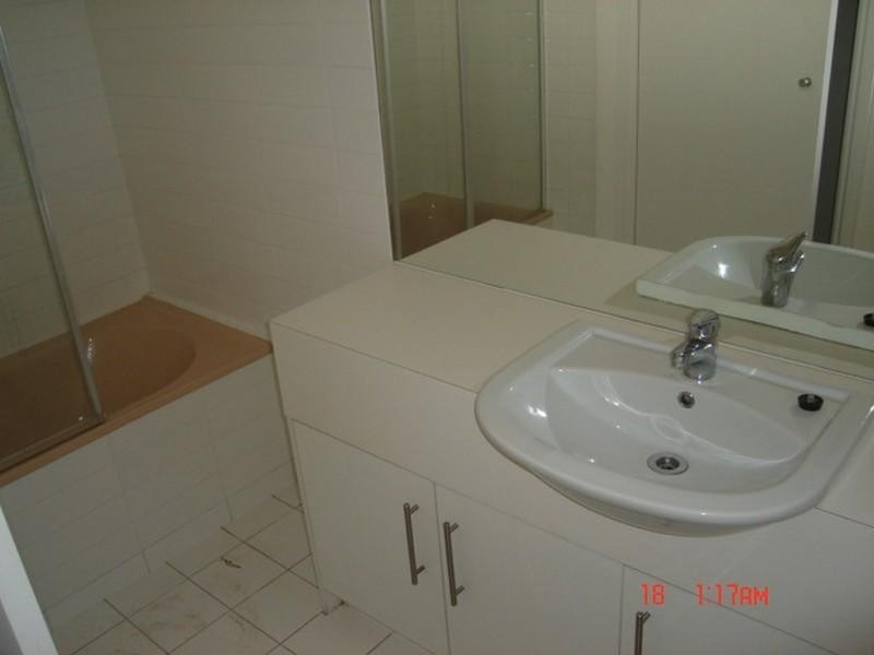 2/1 Burton Avenue, Clayton VIC 3168