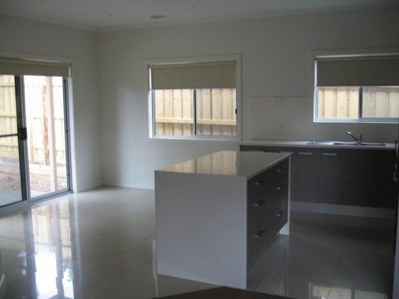 2/18 Clovis Street, Oakleigh East VIC 3166