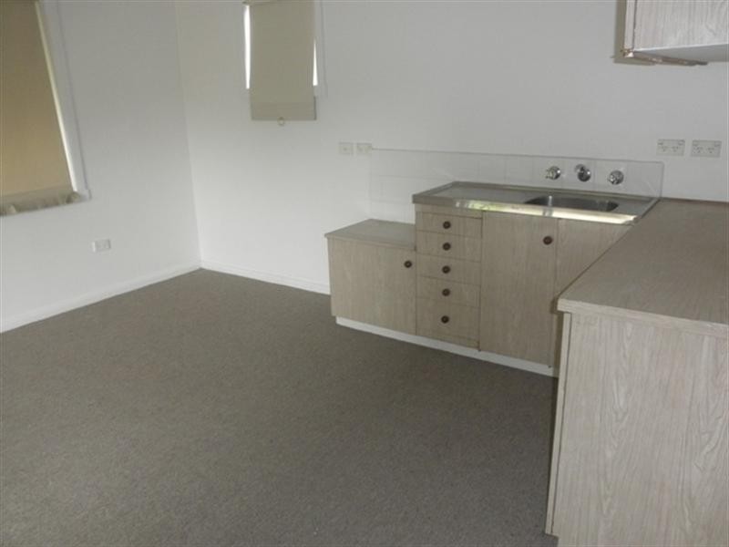 16 Eleebana Avenue, Hughesdale VIC 3166