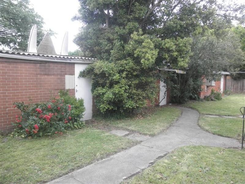 16 Eleebana Avenue, Hughesdale VIC 3166