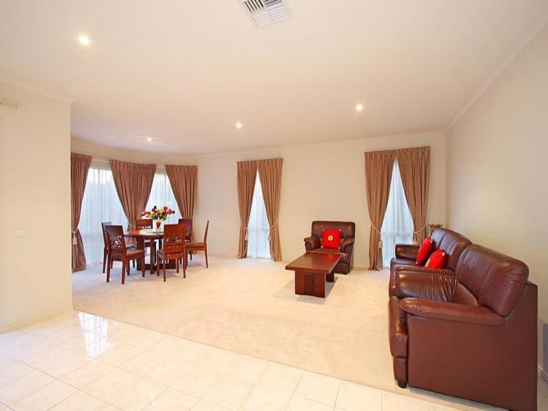 11 Emma Court, Mount Waverley VIC 3149