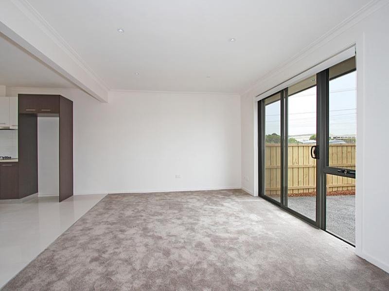 1-4/54 Oakes Avenue, Clayton South VIC 3169