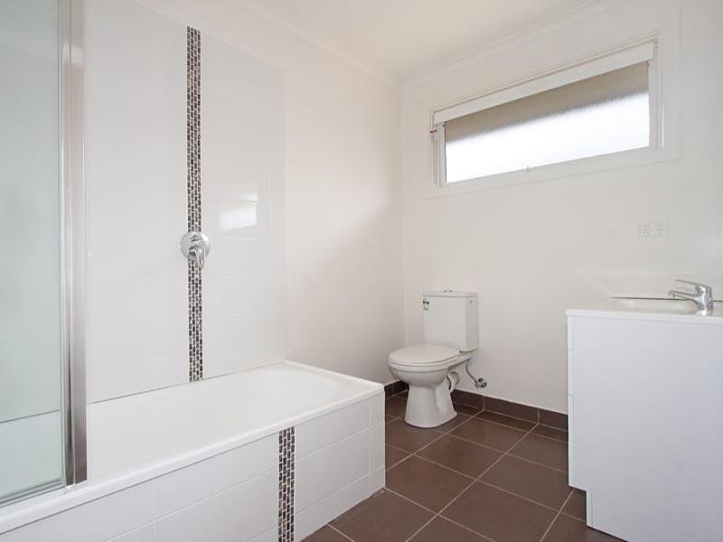 1-4/54 Oakes Avenue, Clayton South VIC 3169
