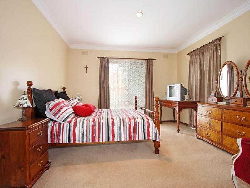 4 Monterey Court, Oakleigh South VIC 3167