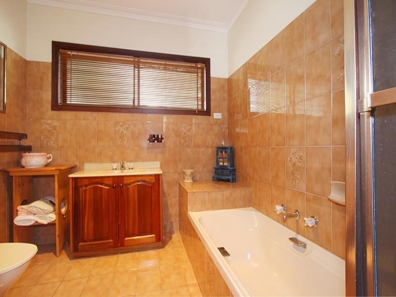 4 Monterey Court, Oakleigh South VIC 3167