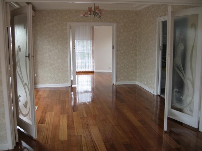 18 Aikman Crescent, Chadstone VIC 3148