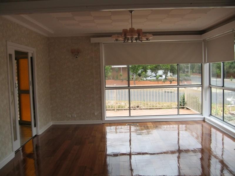 18 Aikman Crescent, Chadstone VIC 3148