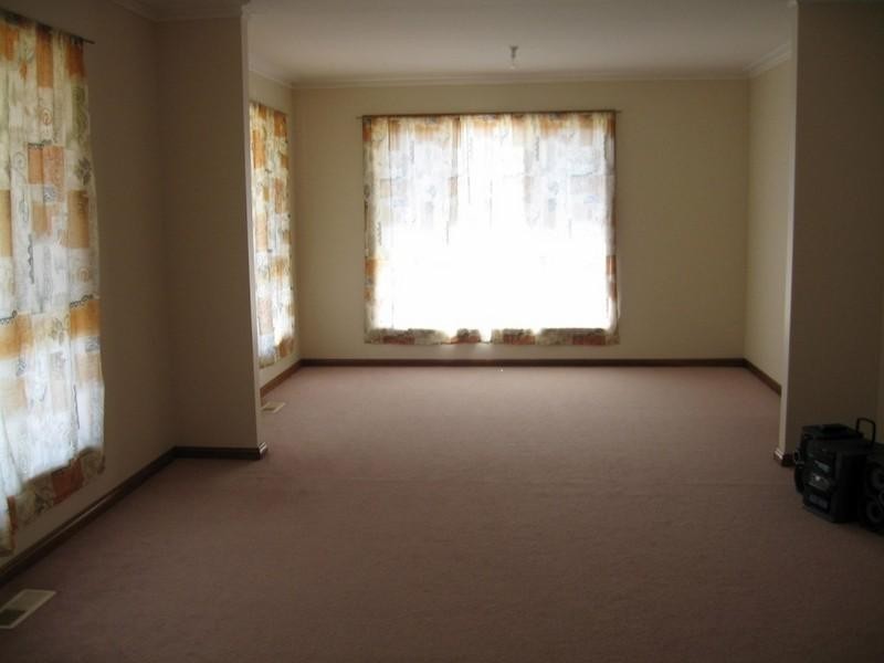 1 Carlingford Close, Rowville VIC 3178