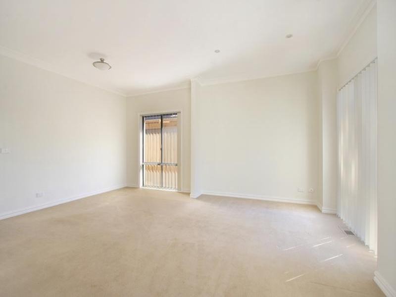 2b Alexander Avenue, Oakleigh East VIC 3166