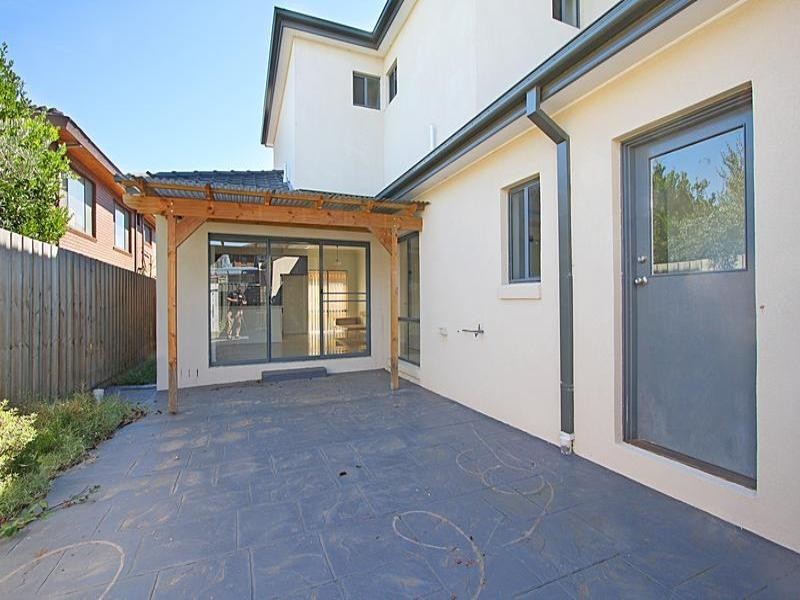 2b Alexander Avenue, Oakleigh East VIC 3166