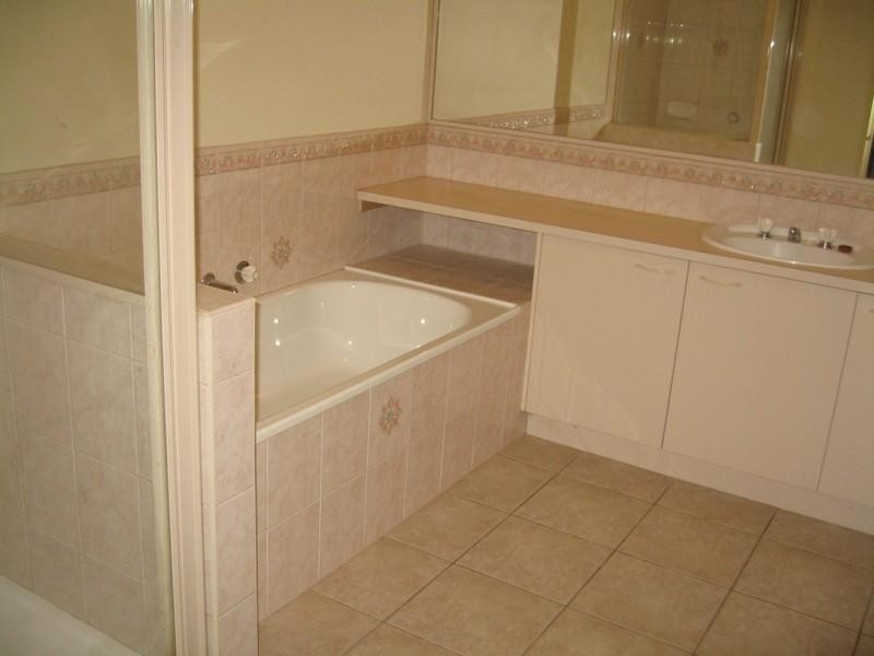 2/30 Frank Avenue, Clayton VIC 3168