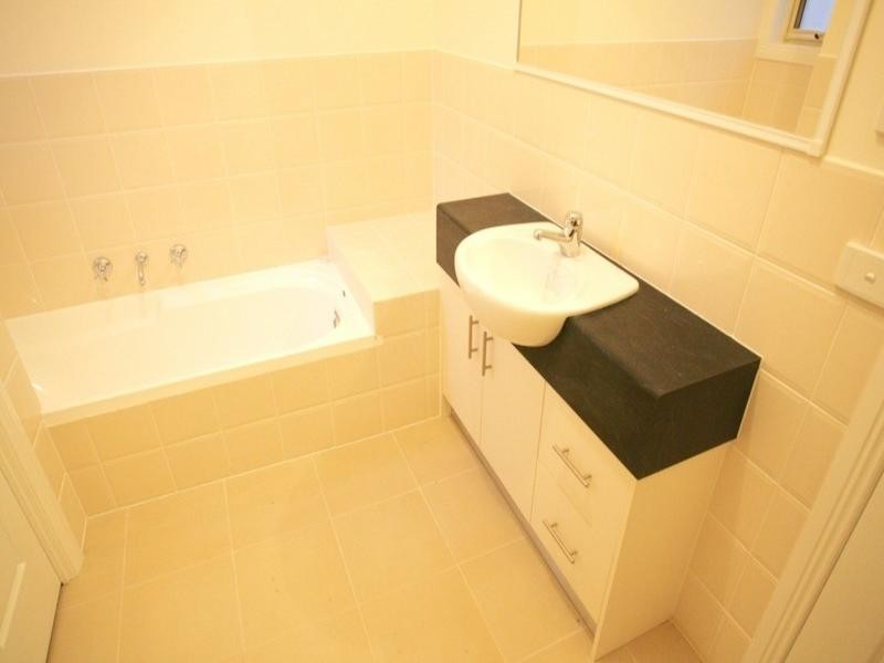 2/43 Power Avenue, Chadstone VIC 3148