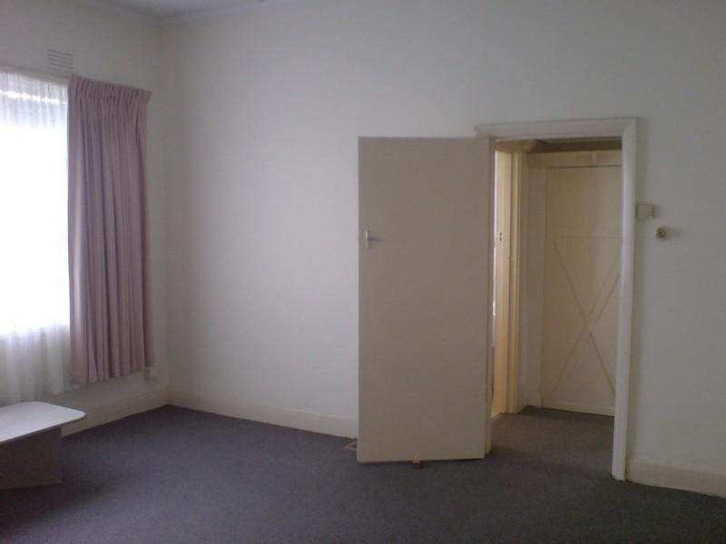 138 Kangaroo Road, Hughesdale VIC 3166