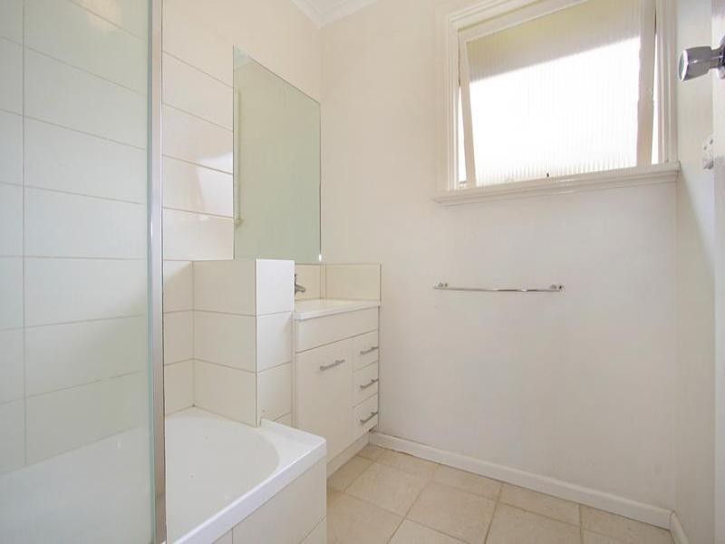 1/9 Scotsburn Avenue, Oakleigh South VIC 3167