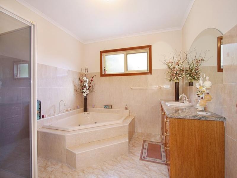 1 Carlingford Close, Rowville VIC 3178