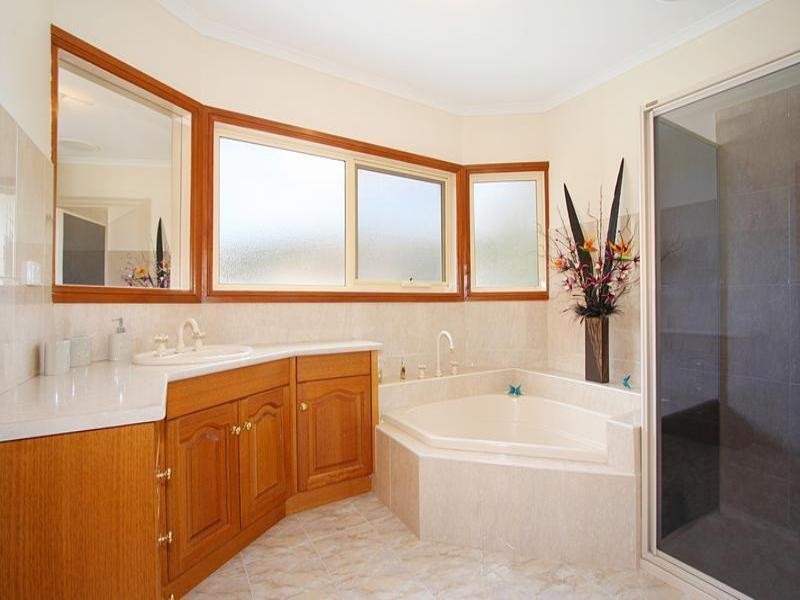 1 Carlingford Close, Rowville VIC 3178