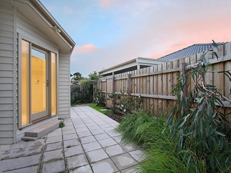 1/37 Calembeena Avenue, Hughesdale VIC 3166