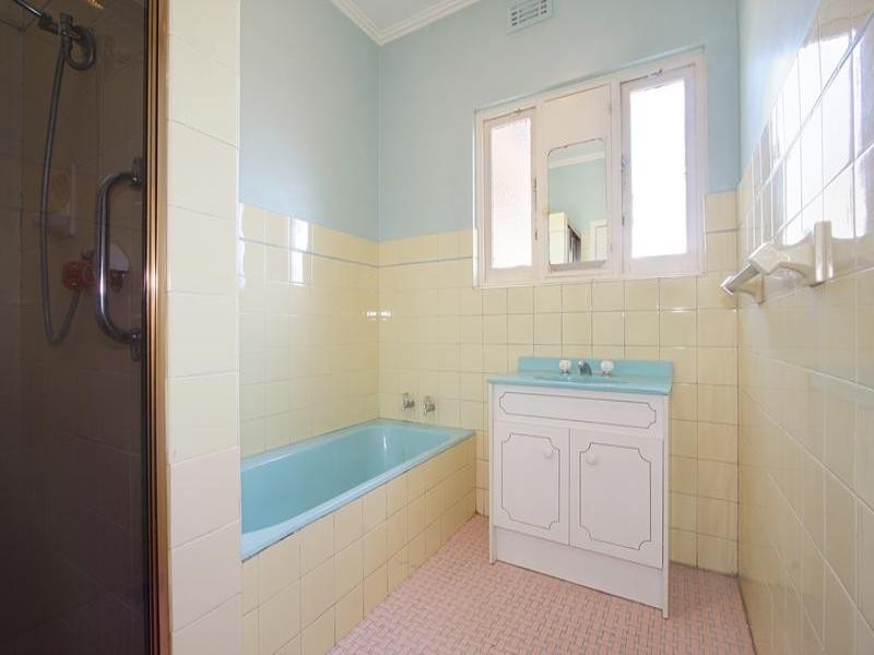 20 Surrey Crescent, Oakleigh East VIC 3166