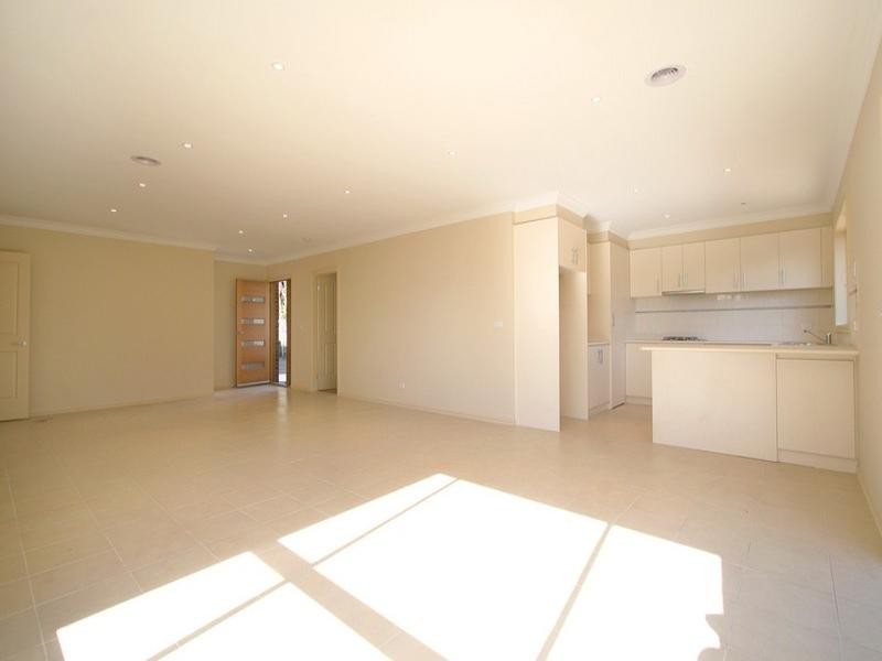 2/13 Parer Street, Oakleigh VIC 3166