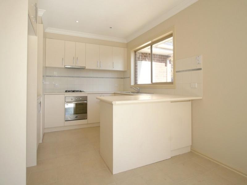 2/13 Parer Street, Oakleigh VIC 3166