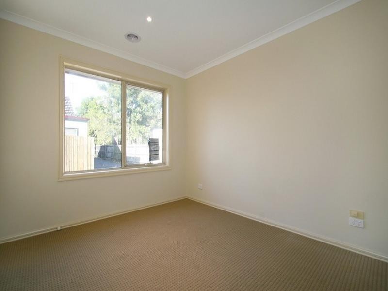 2/13 Parer Street, Oakleigh VIC 3166