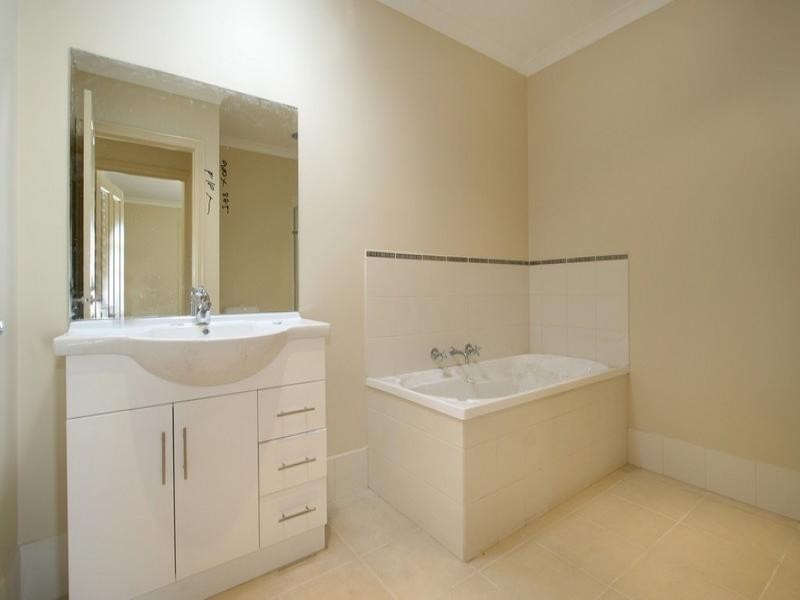 2/13 Parer Street, Oakleigh VIC 3166