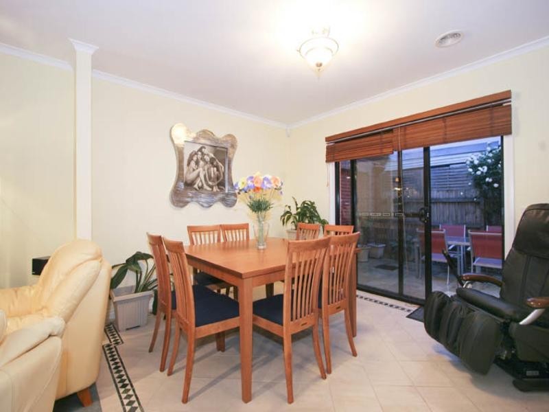 2/10 Stockdale Avenue, Clayton VIC 3168