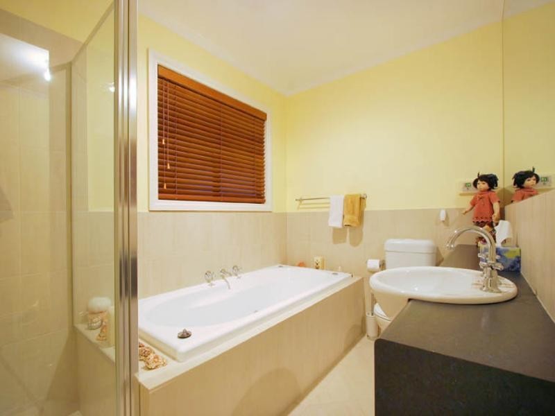 2/10 Stockdale Avenue, Clayton VIC 3168