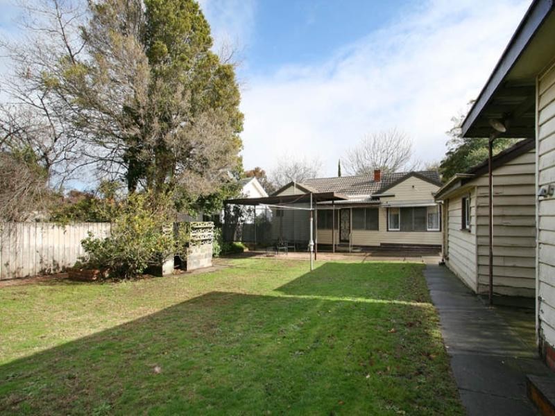 24 Gordon Avenue, Oakleigh East VIC 3166
