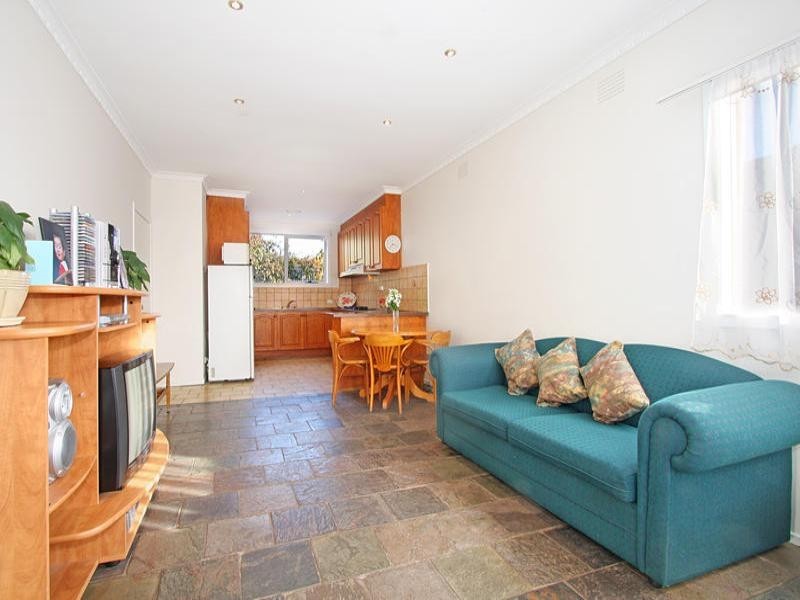 1/15 Warrigal Road, Hughesdale VIC 3166