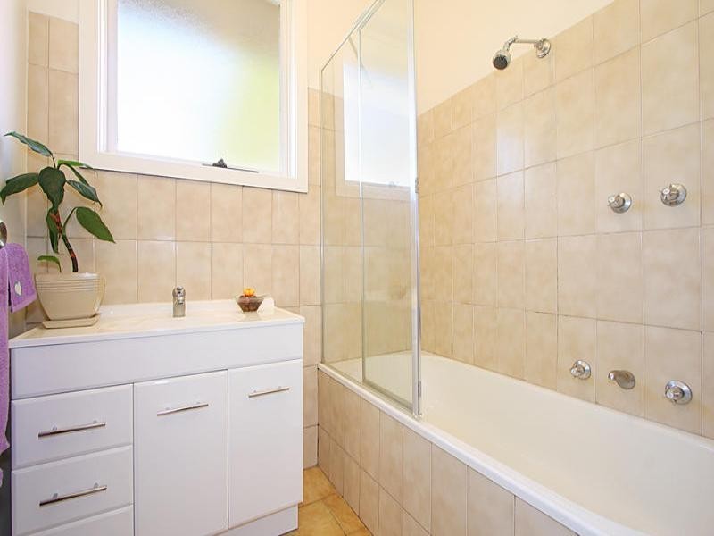 1/15 Warrigal Road, Hughesdale VIC 3166