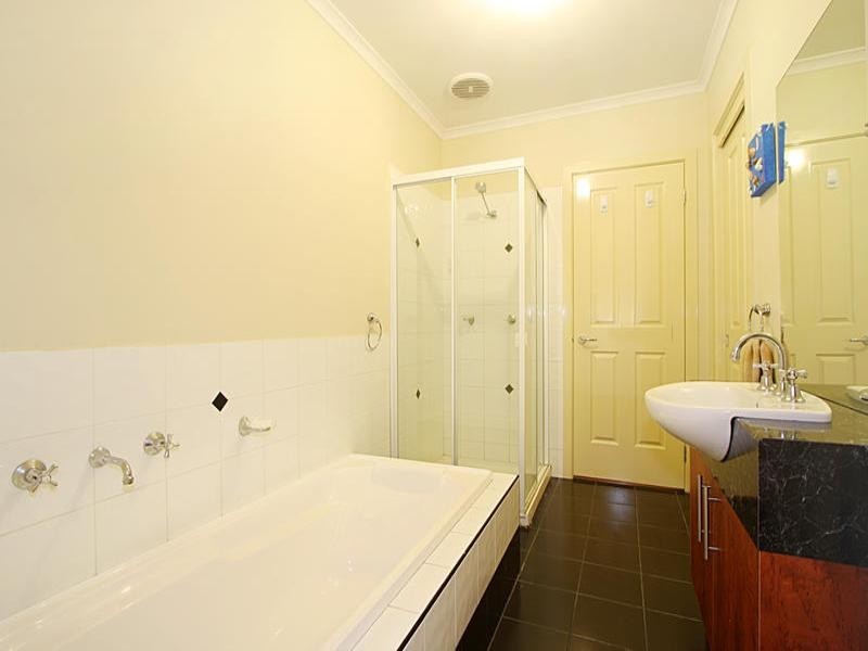 2/20 Faulkiner Street, Clayton VIC 3168