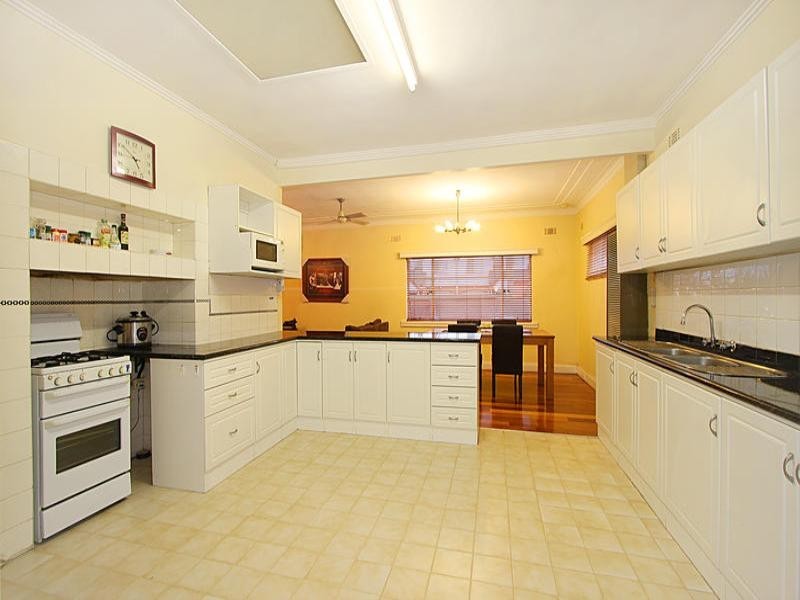 33 Chauvel Street, Bentleigh East VIC 3165