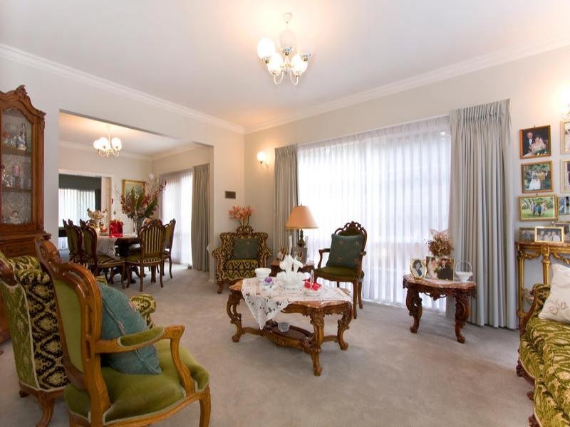 6 Outlook Court, Chadstone VIC 3148