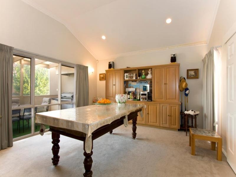 6 Outlook Court, Chadstone VIC 3148