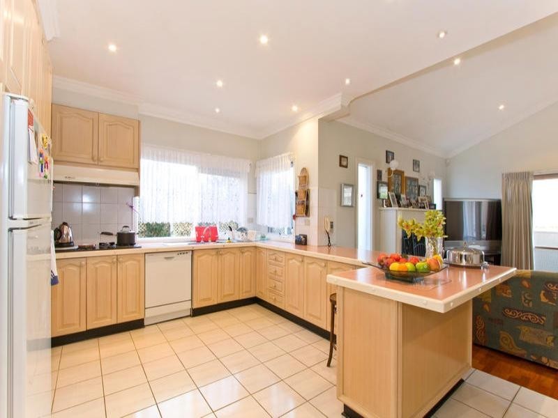 6 Outlook Court, Chadstone VIC 3148