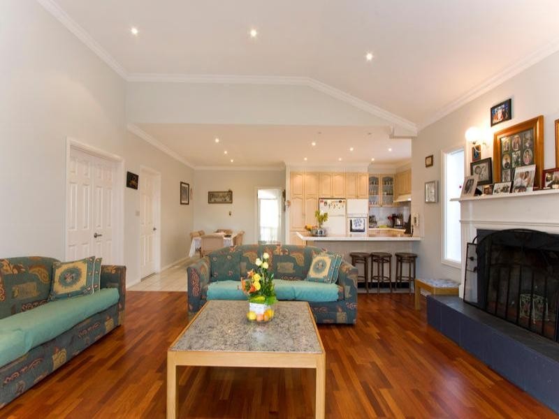 6 Outlook Court, Chadstone VIC 3148