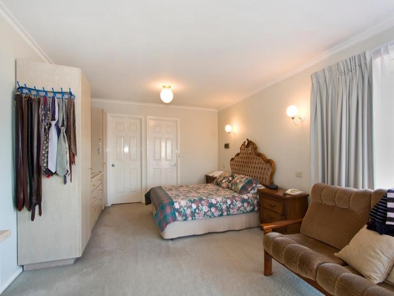 6 Outlook Court, Chadstone VIC 3148