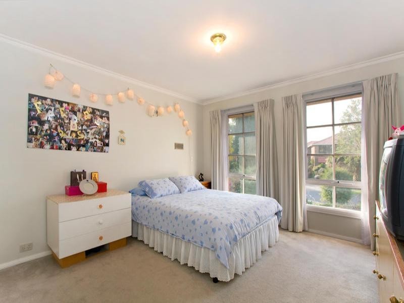 6 Outlook Court, Chadstone VIC 3148