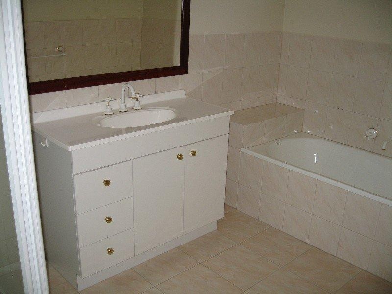 2/18 Calista Avenue, Oakleigh East VIC 3166