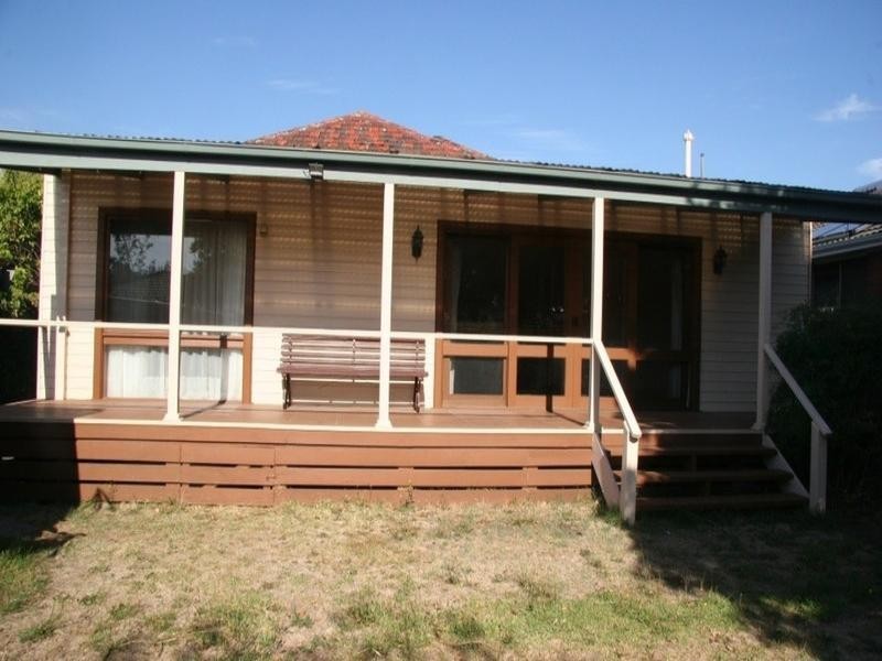 35 Hall Street, Mckinnon VIC 3204