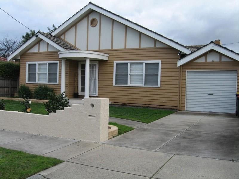 13 Watsonia Street, Oakleigh VIC 3166