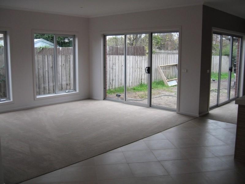 2/2 Greta Street, Oakleigh East VIC 3166