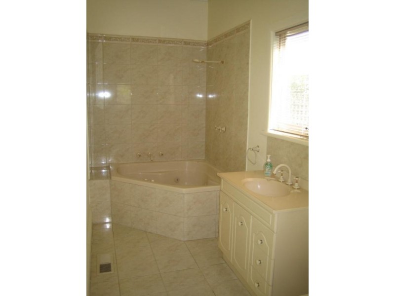 55 Euston Road, Hughesdale VIC 3166